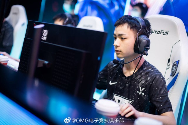 Faker nổi đóa, report thẳng mặt đồng đội phá game, hóa ra kẻ vô ý thức lại là Xạ Thủ của LPL - Ảnh 3. Faker nổi đóa, report thẳng mặt đồng đội phá game, hóa ra kẻ vô ý thức lại là Xạ Thủ của LPL - Ảnh 3.