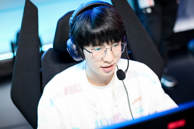 Elk gần như thua trắng khi gặp Ruler