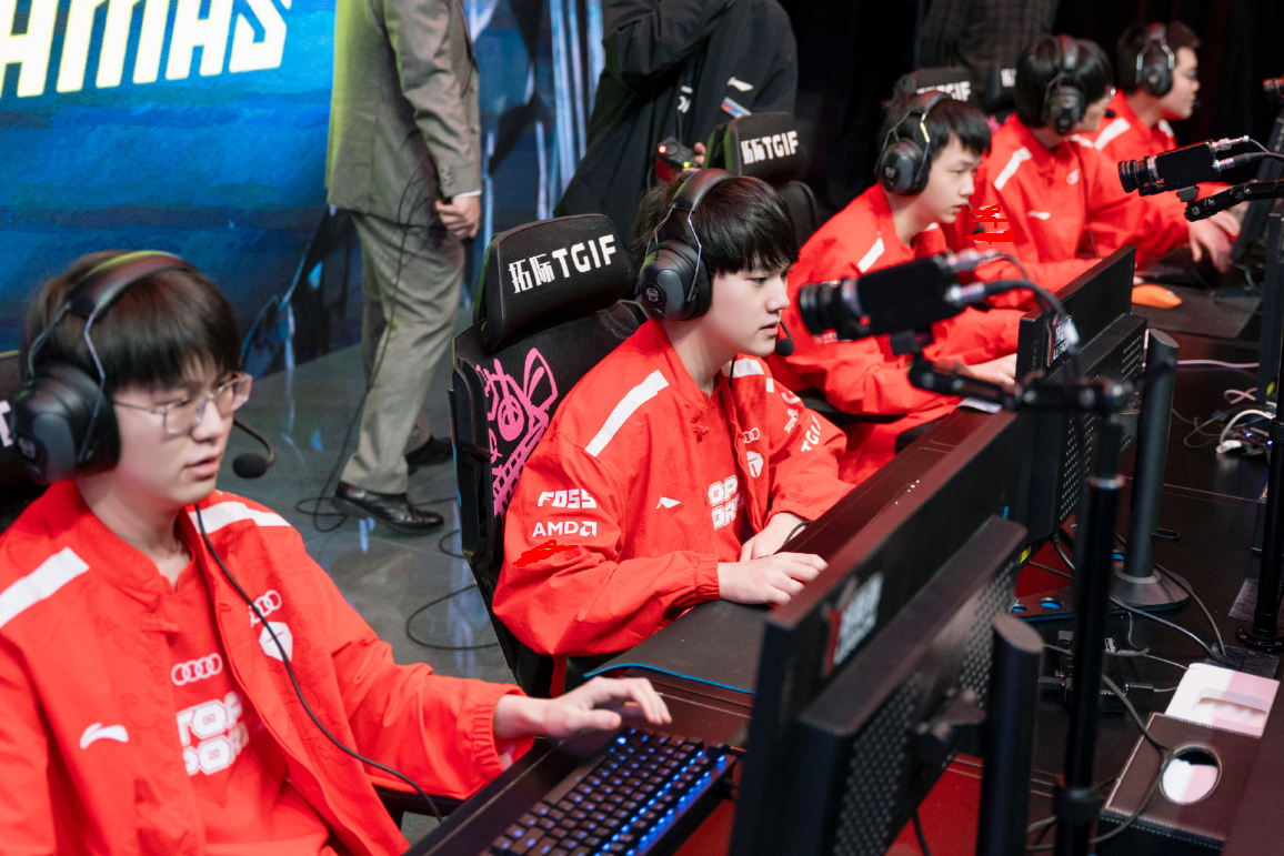 Nữ BLV xinh đẹp của LPL than thở về thu nhập bèo bọt, làm quần quật bao năm cũng không đủ mua nhà- Ảnh 1.