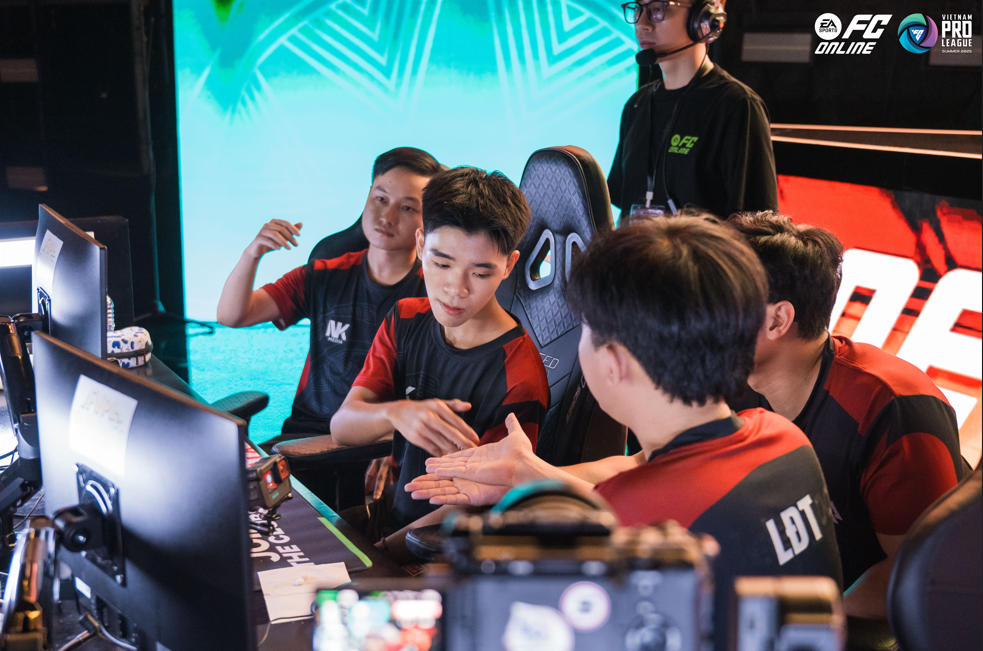 Chung kết FVPL Summer 2025: Sonic bứt phá với "át chủ bài" Thành Hòa, NK bảo toàn ngôi vương đầy khó khăn- Ảnh 4.