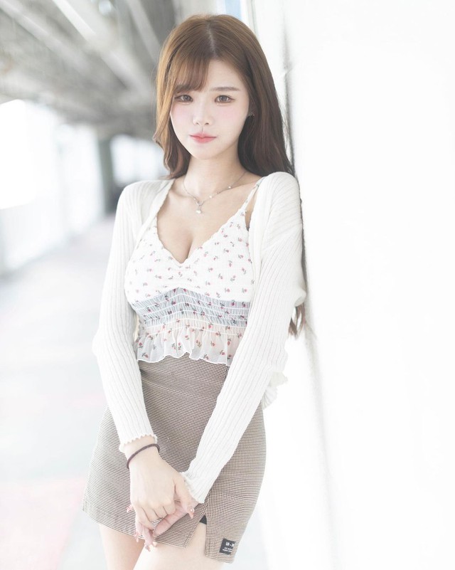 Cô cũng theo đuổi phong cách gợi cảm