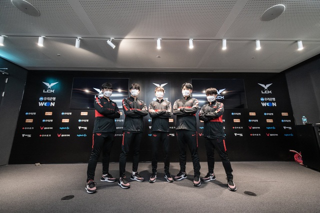 Faker thiết lập kỷ lục mới của LCK, fan khẳng định 600 năm kinh nghiệm của Riot đã giúp T1 lội ngược dòng - Ảnh 1.