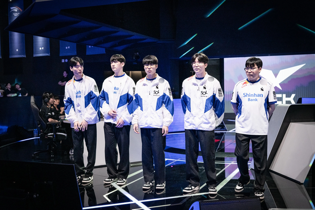 Hai trận thắng "quý hơn vàng" trước T1 chính là tiền đề giúp DRX có cơ hội vào playoffs