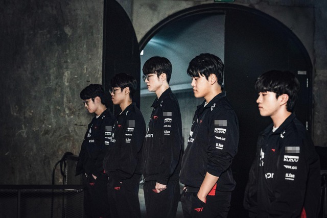 Họ liên tục "ngã ngựa" ngay trước cửa thiên đường - nguồn: Twitter