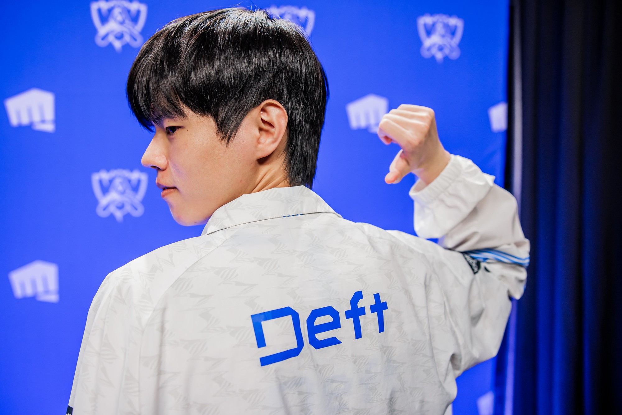 DRX của Deft vừa xuất sắc đánh bại TES