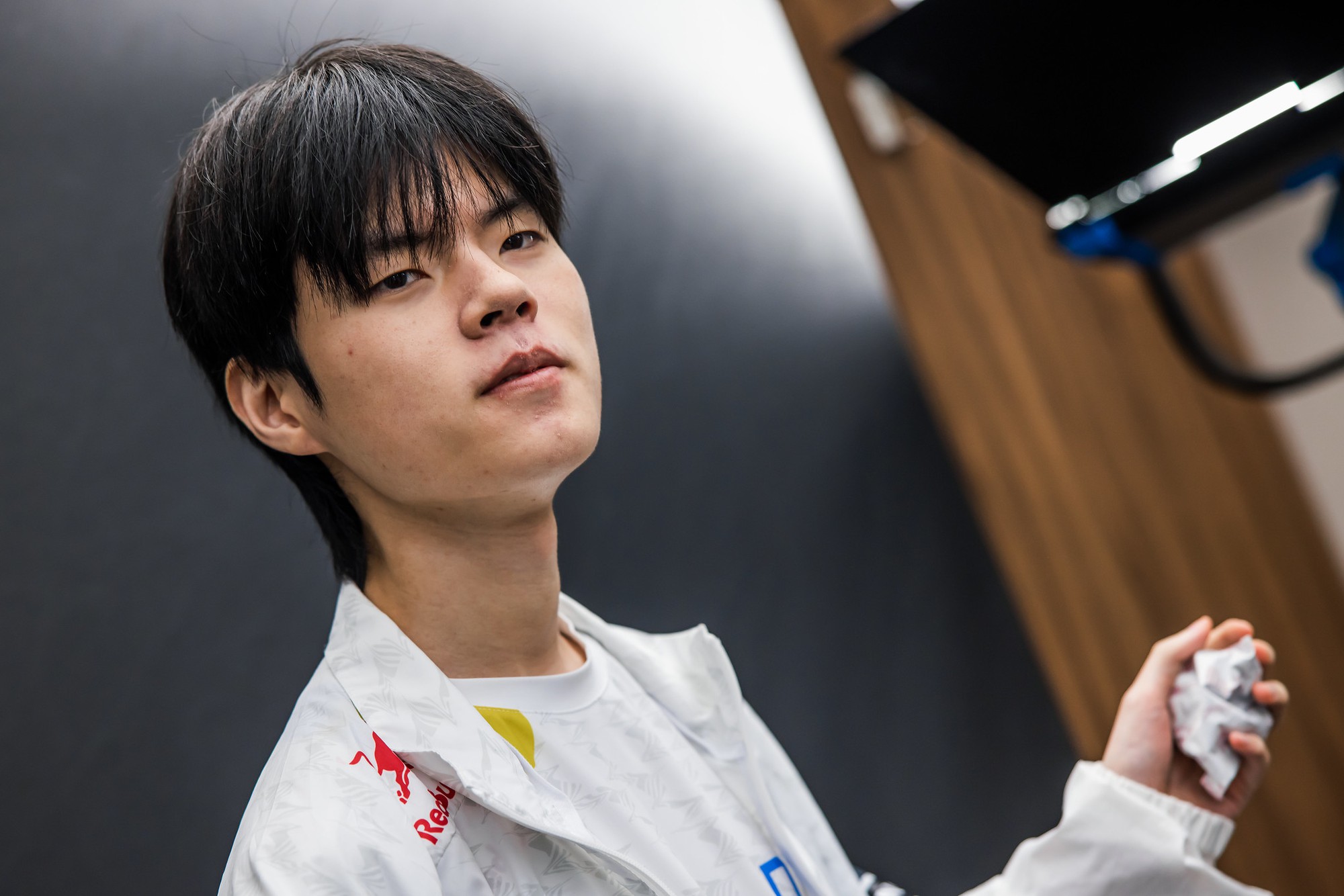 Deft là tân vương của làng LMHT sau chức vô địch CKTG 2022 cùng DRX