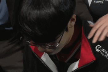 Nhói lòng trước hình ảnh Tarzan gục khóc trong ngày Griffin chính thức xuống hạng - Ảnh 2. Nhói lòng trước hình ảnh Tarzan gục khóc trong ngày Griffin chính thức xuống hạng - Ảnh 2.