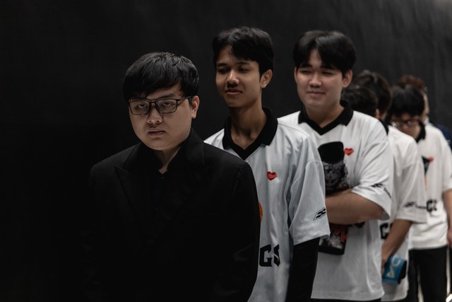 Sao MVKE thừa nhận một lỗi chí mạng sau trận thua thảm TSW trong "derby VCS"- Ảnh 3. Sao MVKE thừa nhận một lỗi chí mạng sau trận thua thảm TSW trong "derby VCS"- Ảnh 3.