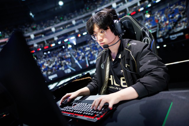 Xuất hiện nghi vấn Zeus có biến chuyển mạnh, HLE thực sự có thể "gặp nguy"- Ảnh 1.