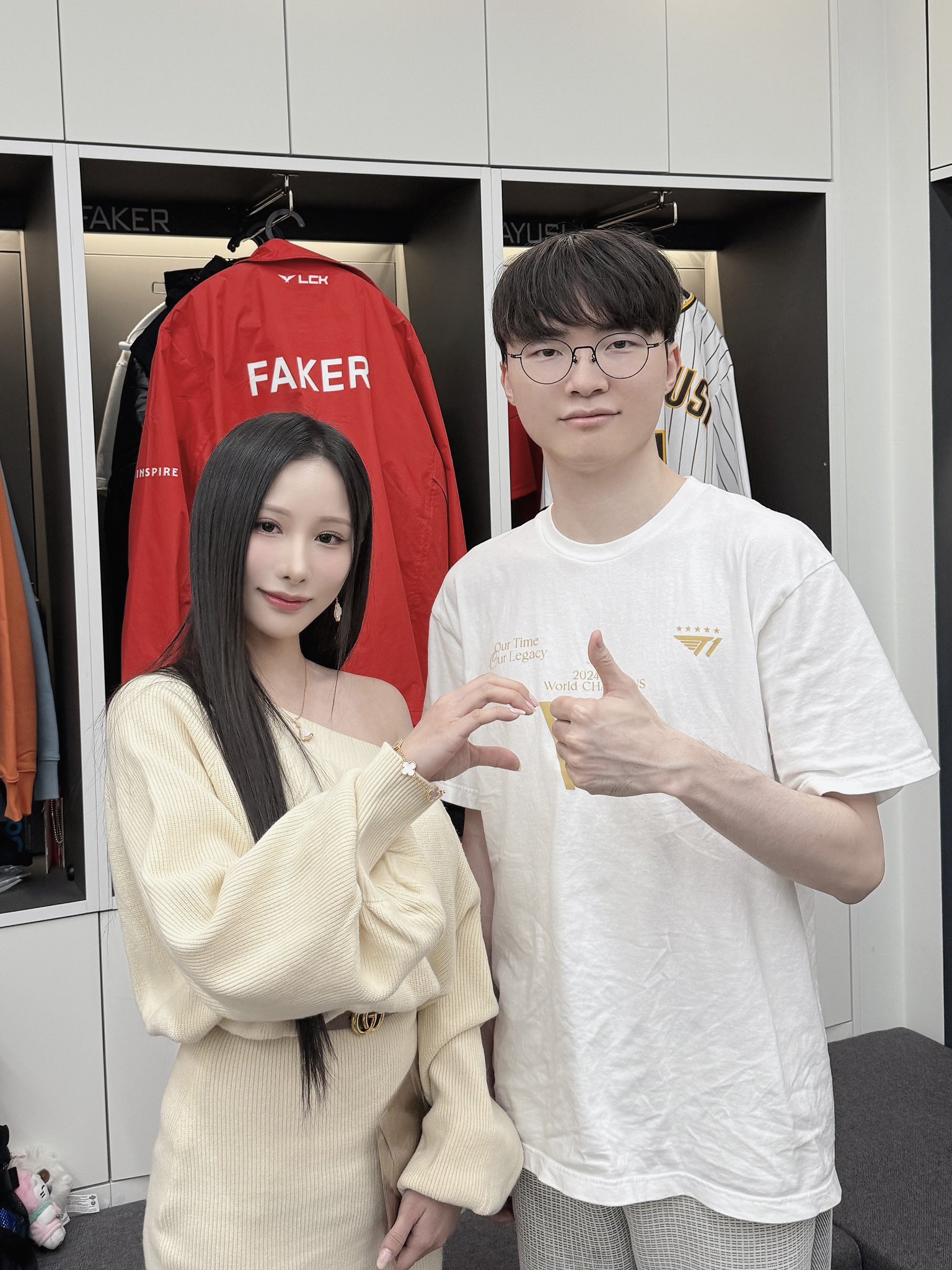 Người đẹp quyến rũ nhất làng cosplay cũng không khiến Faker Người đẹp quyến rũ nhất làng cosplay cũng không khiến Faker