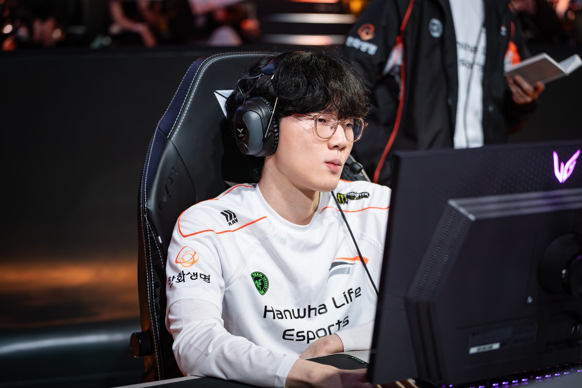 Siêu sao HLE "báo hại" cả đội lại còn "giúp" T1- Ảnh 1.