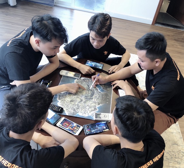 Team Flash Free Fire: Chúng tôi không ngại bất kì đối thủ nào tại Chung kết Đấu Trường Sinh Tồn mùa xuân 2020 - Ảnh 3. Team Flash Free Fire: Chúng tôi không ngại bất kì đối thủ nào tại Chung kết Đấu Trường Sinh Tồn mùa xuân 2020 - Ảnh 3.