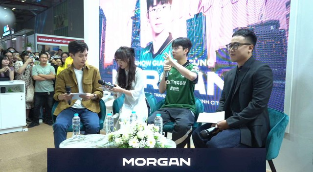 "Ngài" Morgan sang Việt Nam dự sự kiện kết hợp làm fanmeeting