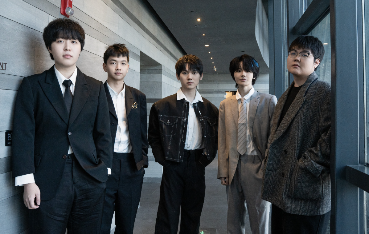 Thảm bại trước TES, Tarzan lập thành tích Thảm bại trước TES, Tarzan lập thành tích