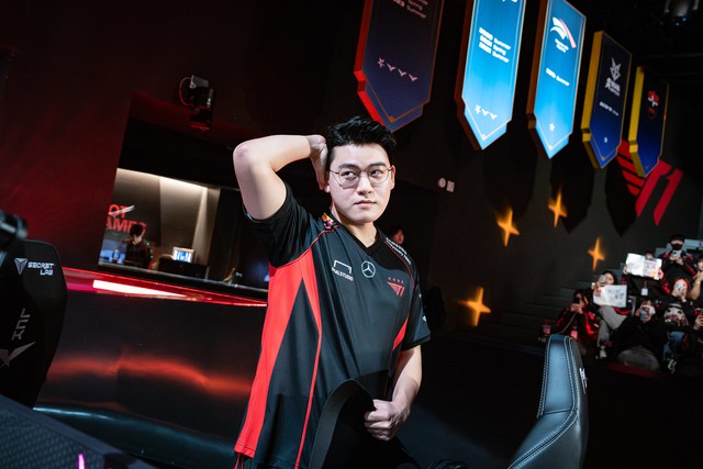 Gumayusi thậm chí còn ấn tượng hơn nhiều Xạ Thủ khác vì Keria không phải lúc nào cũng cover được cho anh