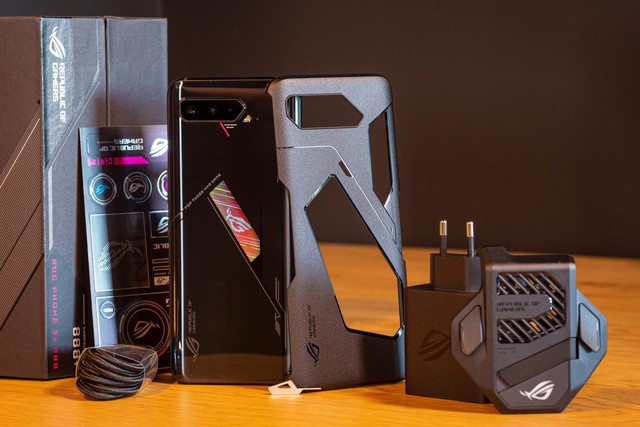 Những chiếc ROG Phone liên quan đến vụ việc