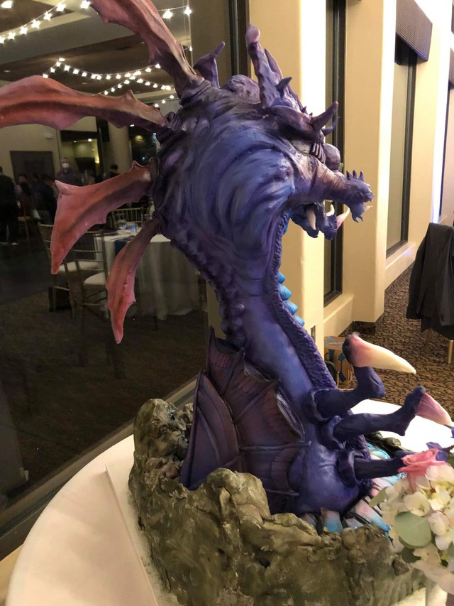 Quá đam mê LMHT, một nữ game thủ quyết định dùng bánh Baron phiên bản nặng hơn 45kg làm bánh cưới - Ảnh 3.