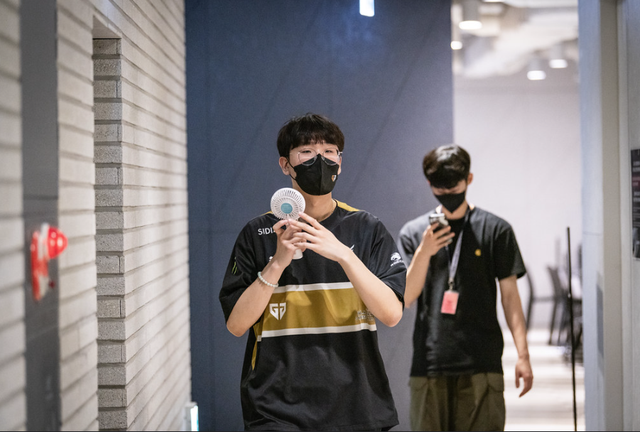 Gumayusi: “Ruler là xạ thủ hay nhất, mục tiêu của tôi sẽ đánh bại xạ thủ hay nhất tại chung kết” - Ảnh 10. Gumayusi: “Ruler là xạ thủ hay nhất, mục tiêu của tôi sẽ đánh bại xạ thủ hay nhất tại chung kết” - Ảnh 10.