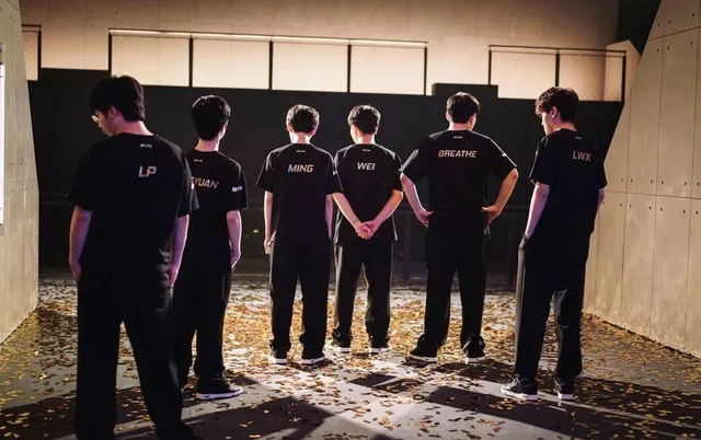 CEO RNG tiết lộ đội tuyển có thể thông báo phá sản ngay lập tức chứ không phải có thời hạn 100 ngày như nhiều kênh truyền thông đưa tin