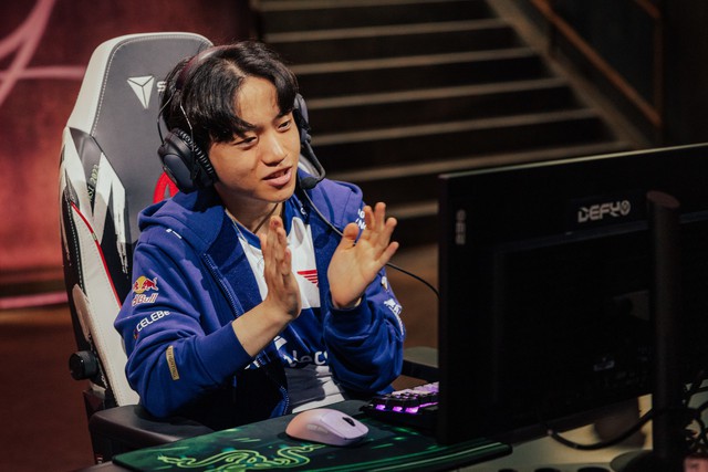 Không ít khán giả khó hiểu về việc Keria bị chỉ trích trong khi anh còn không sử dụng Tahm Kench - nguồn: LoL Esports