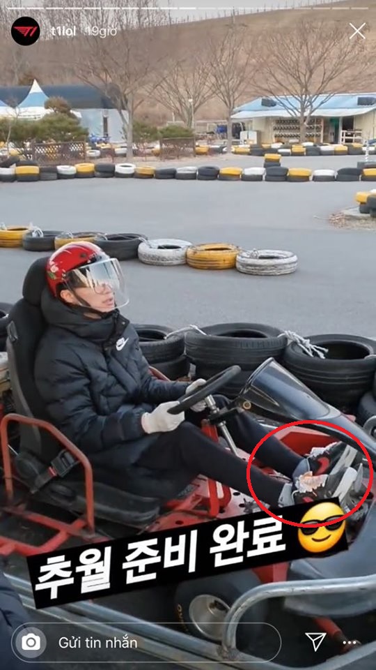 Faker được tặng thêm biệt danh Thánh ở dơ: Bị đổ canh vào giày nhưng không thèm giặt, cứ thế đeo đi chơi cả tuần - Ảnh 2. Faker được tặng thêm biệt danh Thánh ở dơ: Bị đổ canh vào giày nhưng không thèm giặt, cứ thế đeo đi chơi cả tuần - Ảnh 2.