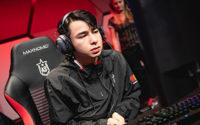 Ngày ấy - Bây giờ: “Sớm nở tối tàn”, Zeros trượt dài trong khủng hoảng, án phạt và những chỉ trích - Ảnh 16. Ngày ấy - Bây giờ: “Sớm nở tối tàn”, Zeros trượt dài trong khủng hoảng, án phạt và những chỉ trích - Ảnh 16.