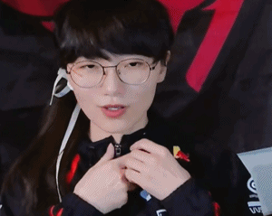 Chứng kiến "Faker phiên bản hot girl", fan LPL có chung nhận định- Ảnh 1. Chứng kiến "Faker phiên bản hot girl", fan LPL có chung nhận định- Ảnh 1.