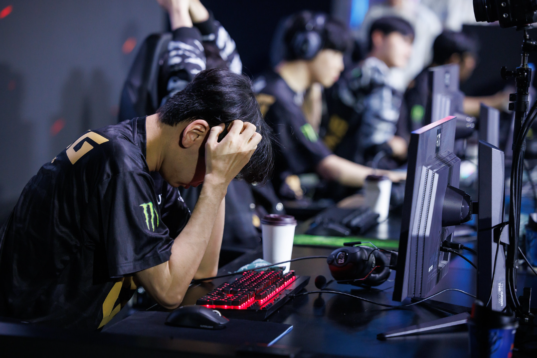 LNG bị đặt lên bàn cân cùng Gen.G sau trận thua T1, câu hỏi khiến khán giả cũng khó trả lời - Ảnh 3.