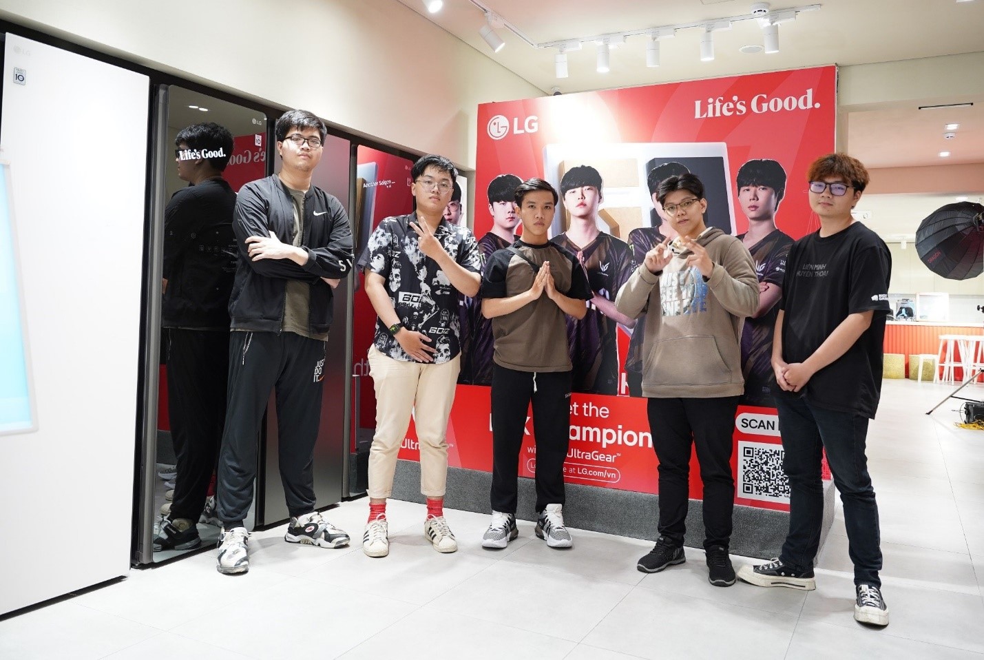 Gen. G giành danh hiệu vô địch quốc tế trước khi gặp gỡ người hâm mộ Việt - Ảnh 2.