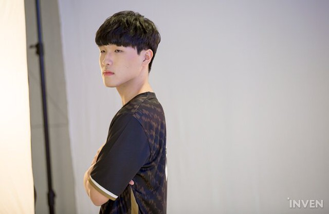 LMHT: 4 tân binh của T1 cùng nhiều gương mặt mới xuất hiện trong buổi chụp hình chào mừng LCK mùa xuân 2020 - Ảnh 16.