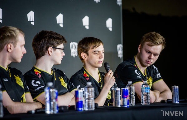 Proplayer CS:GO sau khi chơi thử Valorant - Game này quá dễ, tôi chả dùng skill vẫn hạ hết đối thủ - Ảnh 5. Proplayer CS:GO sau khi chơi thử Valorant - Game này quá dễ, tôi chả dùng skill vẫn hạ hết đối thủ - Ảnh 5.