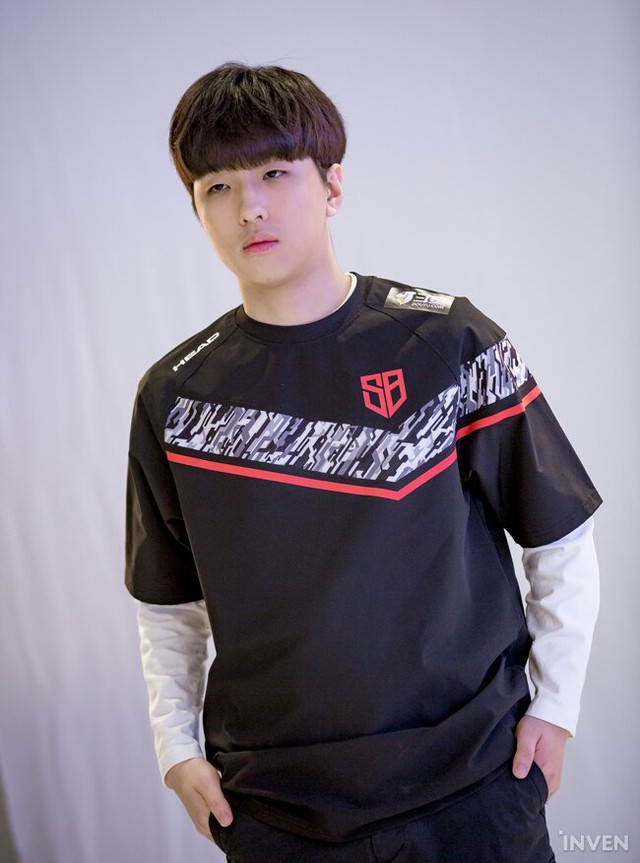 LMHT: 4 tân binh của T1 cùng nhiều gương mặt mới xuất hiện trong buổi chụp hình chào mừng LCK mùa xuân 2020 - Ảnh 25.