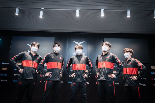 T1 độc chiếm BXH tuần của làng LMHT, WBG vẫn phải xếp sau 1 đội LPL, fan chỉ ra cái tên không xứng đáng góp mặt - Ảnh 2.