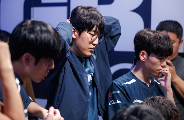 Nhưng Tarzan từ sau khi bị T1 hủy diệt ở CKTG năm ngoái nay có vẻ như đã đánh mất cả bản lĩnh, kỹ năng của mình Nhưng Tarzan từ sau khi bị T1 hủy diệt ở CKTG năm ngoái nay có vẻ như đã đánh mất cả bản lĩnh, kỹ năng của mình