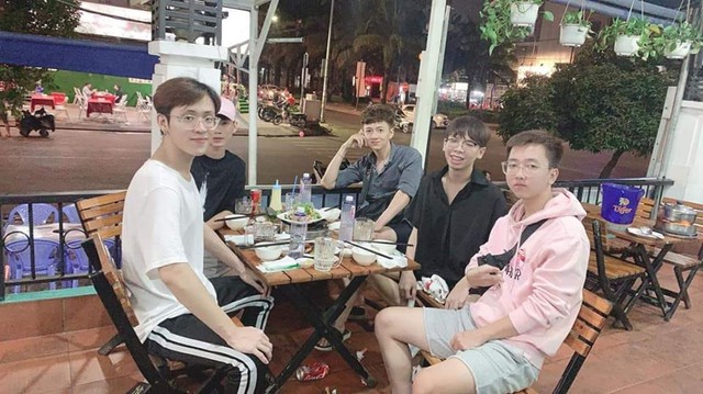 Góc dân chơi: Ca sĩ Ngô Kiến Huy sắm nguyên dàn máy 70 triệu, trọn gói cả bộ gear hường phấn chỉ để try-hard LMHT - Ảnh 3. Góc dân chơi: Ca sĩ Ngô Kiến Huy sắm nguyên dàn máy 70 triệu, trọn gói cả bộ gear hường phấn chỉ để try-hard LMHT - Ảnh 3.