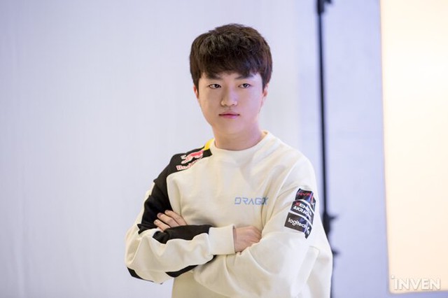 LMHT: 4 tân binh của T1 cùng nhiều gương mặt mới xuất hiện trong buổi chụp hình chào mừng LCK mùa xuân 2020 - Ảnh 29.