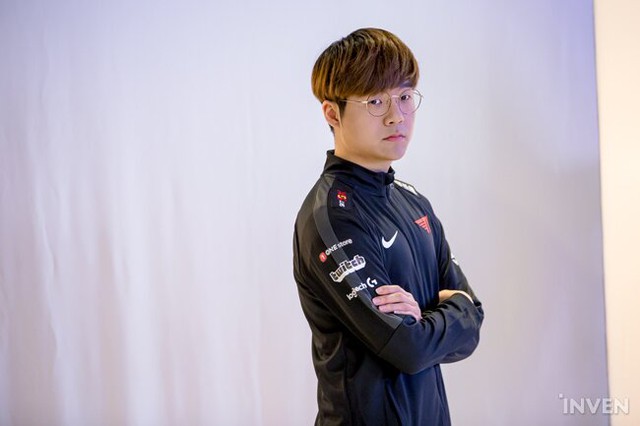 LMHT: 4 tân binh của T1 cùng nhiều gương mặt mới xuất hiện trong buổi chụp hình chào mừng LCK mùa xuân 2020 - Ảnh 3.