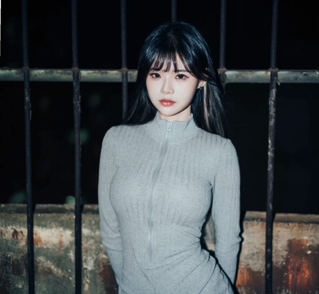 Cô tên là Iris, đến từ Hồng Kông