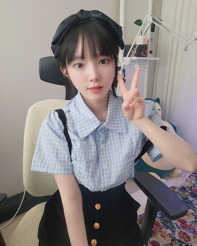 Phong cách đáng yêu, kín đáo khi lên sóng