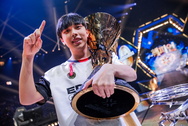 Nhà vô địch thế giới Esports bị cả đội cùng lên án vì thái độ "chống đối", lên stream nói xấu đồng đội- Ảnh 1.