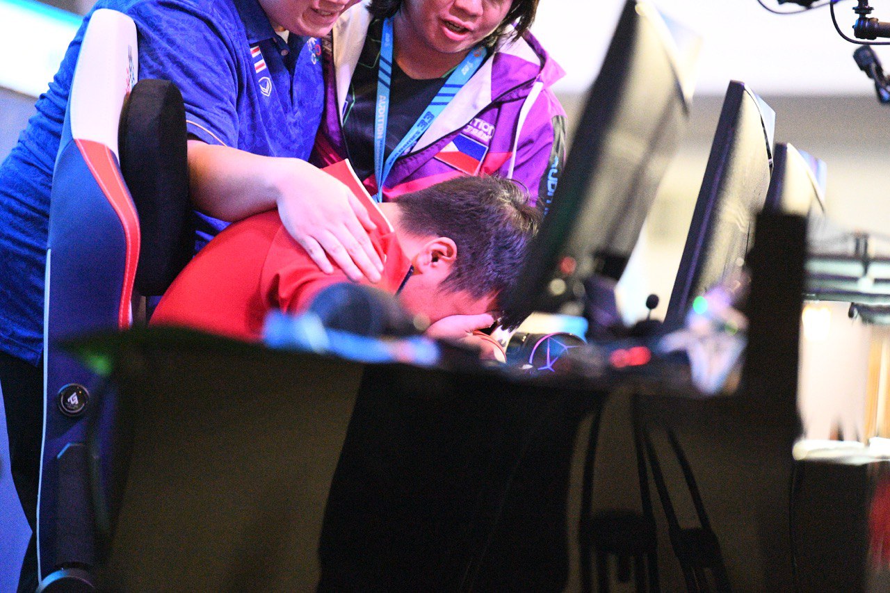 Tuyển thủ Việt Nam gục đầu bật khóc vì vụt mất HCV Audition, 