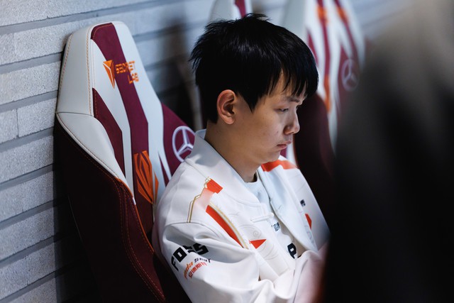 Đại diện LPL rơi vào khủng hoảng thực sự, HLV cũng "bỏ rơi" tuyển thủ- Ảnh 4.