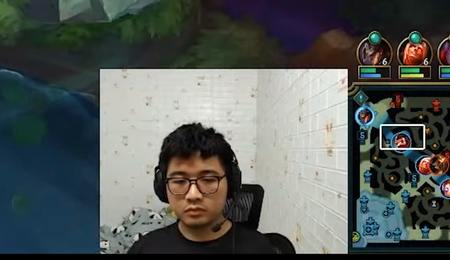 Dia1 liên tục ẩn ý về những thông tin tiêu cực liên quan đến VCS và dùng đó làm công cụ câu view cho mình