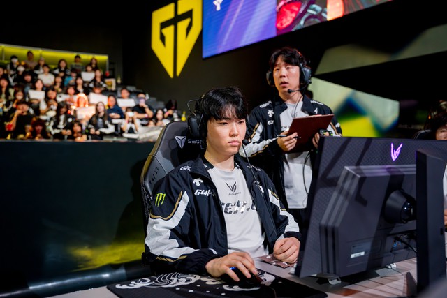 Nhưng từ năm 2021 đến nay thì không có hạt giống số 1 nào của LCK vô địch CKTG Nhưng từ năm 2021 đến nay thì không có hạt giống số 1 nào của LCK vô địch CKTG