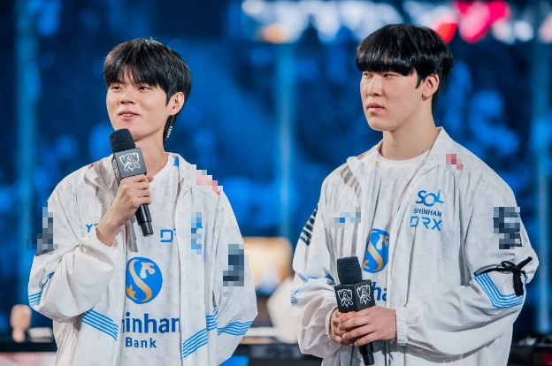 photo-1667190664518 photo-1667190664518