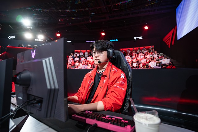 Thượng tầng T1 liên tiếp có hành động tranh cãi trong ngày Smash thay Gumayusi- Ảnh 3.