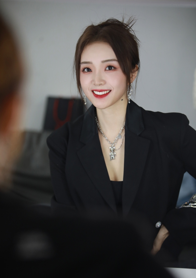 Cô là một trong những nữ MC xinh đẹp, danh tiếng và tài năng bậc nhất làng LMHT - nguồn: Weibo