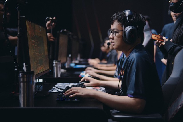 SofM có màn debut VCS với vai trò tuyển thủ sua nhiều năm