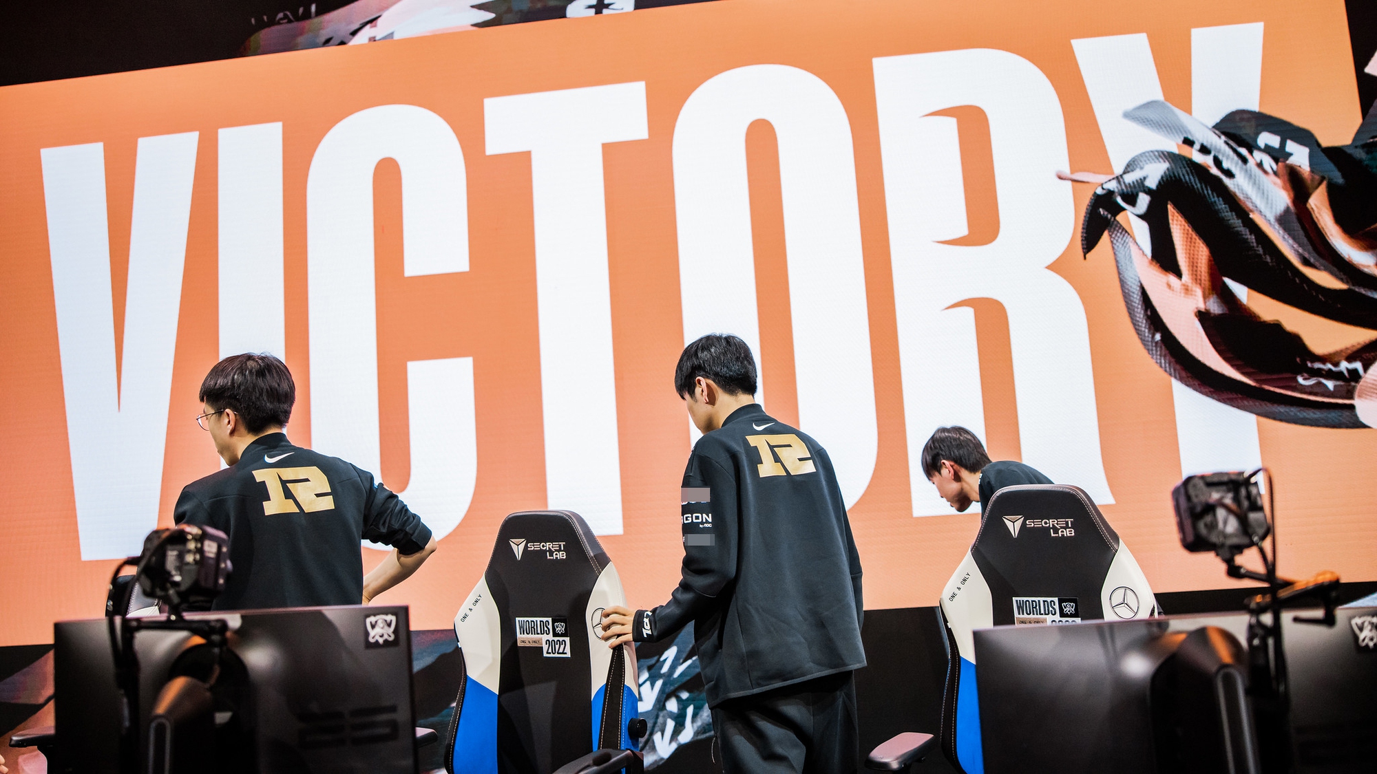 RNG đang gặp rất nhiều khó khăn trong việc chuẩn bị cho trận Tứ kết gặp T1 vì vấn đề sức khỏe