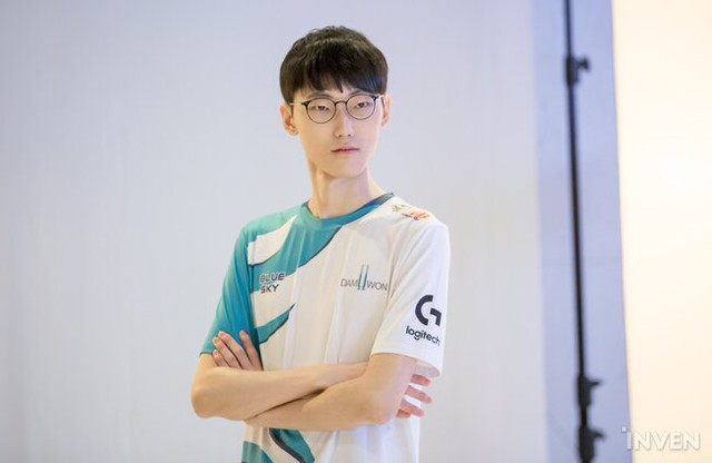 LMHT: 4 tân binh của T1 cùng nhiều gương mặt mới xuất hiện trong buổi chụp hình chào mừng LCK mùa xuân 2020 - Ảnh 35.